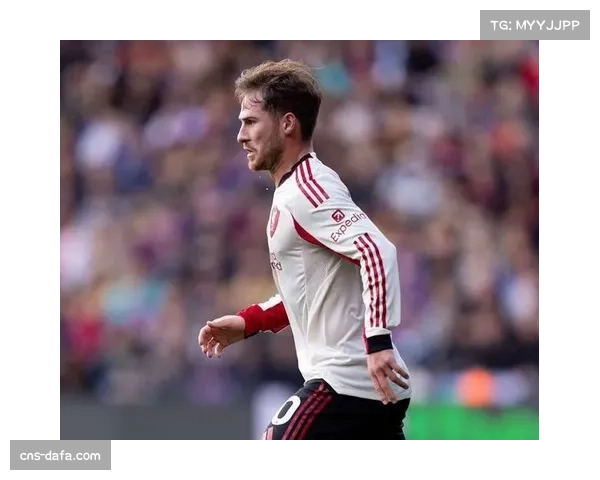 斯洛特重组利物浦中场结构 后腰回撤形成三后卫出球体系